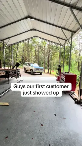 First day being open and we already have a build to get done. Matt’s auto restoration #squarebody #chevy #k5 #autorestoration #mechanic 