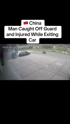 China 🇨🇳 A man’s day took a painful turn when he unexpectedly got slammed while stepping out of his car. Sometimes, when misfortune strikes, there’s just no avoiding it. Follow us⬇️ WHATSAPP 🔗 http://bit.ly/Channel_TJV TELEGRAM  🔗https://t.me/tjvnews