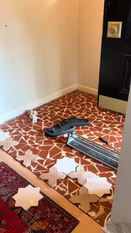 This red floor we discovered was awesome but it was cracked badly and I wasn’t able to repair it, so we found this tile from @TileBar and we absolutely love it!!! #diytile #oldhouse #tilebar #tile #foyer 