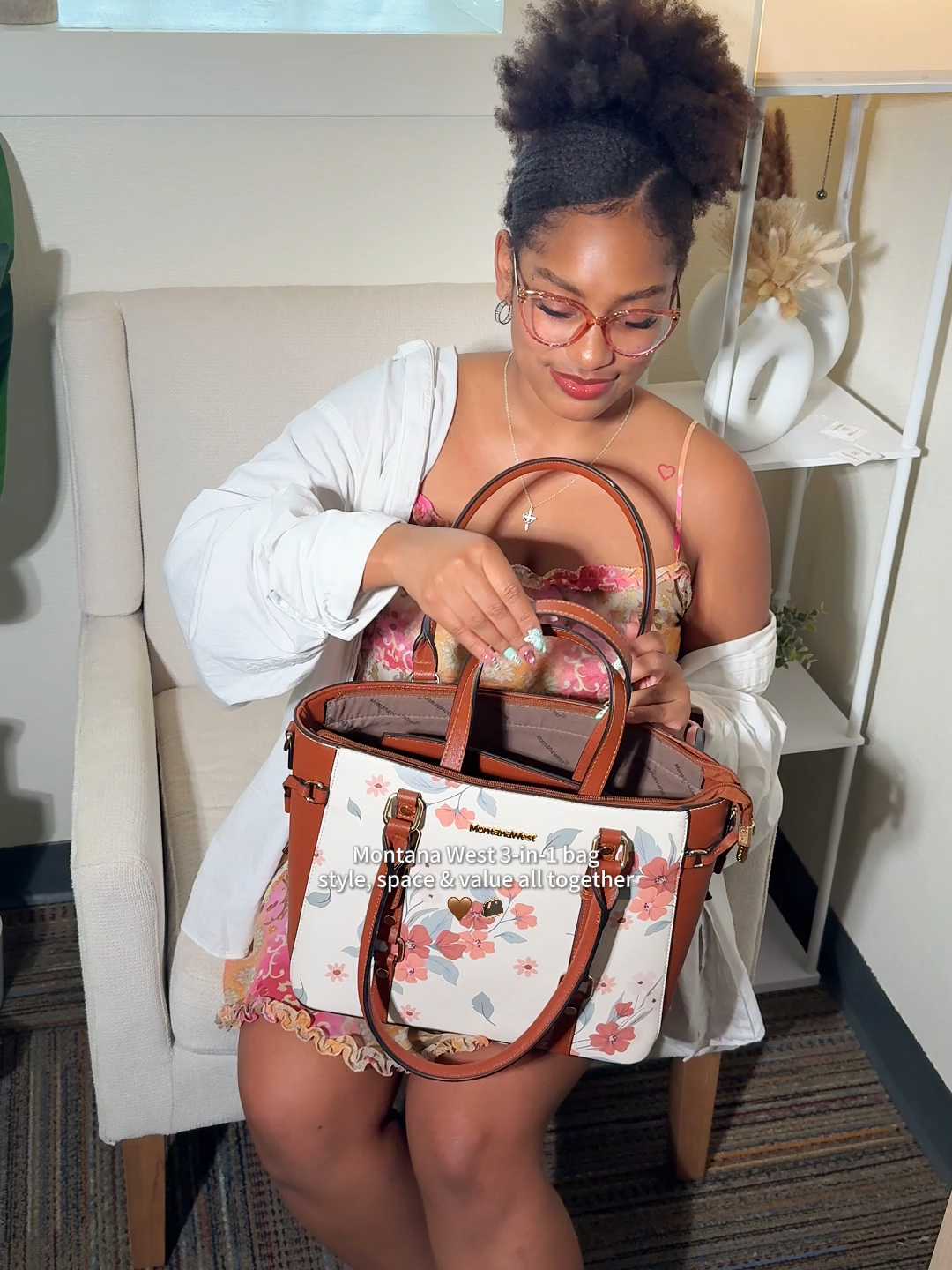 The floral 3-in-1 set everyone’s obsessed with 🌸👜 Tote, crossbody, and wallet — all perfectly matched, all equally cute. Sweet, versatile, and ready to go wherever your day takes you. #TikTokShopCreatorPicks #TikTokshoprestock #IfYouKnowYouKnow #backtoschool #RuggedAndReady #WesternEssentials #WesternVibes #tiktokbacktoschool #EverydayStyle #ToteBagLove #LeeTote #BagGoals #OOTD