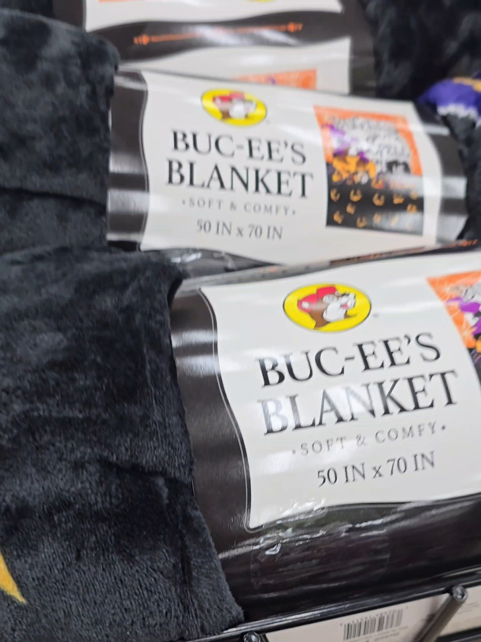 Cuddle up this spooky season with these 50x70 inch huge fleece Halloween blankets.With the saying 