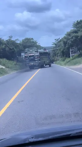 #Talocoooo #rapidoyfuriosoguatemala #trailervrscamioneta #cayoneta jajajaja 