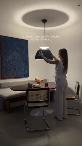 essa é pra você que não dá valor a uma iluminação bem trabalhada (e amarelada kkkkk) #reforma #pendente #sala #jantar 