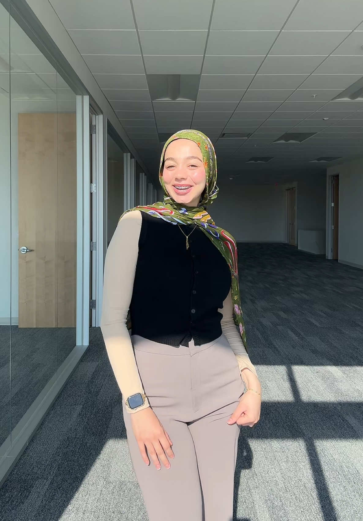 happy fridayyy besties #corporateootd #officeootd #modestfashion #ArabTikTok #hijabifashion 