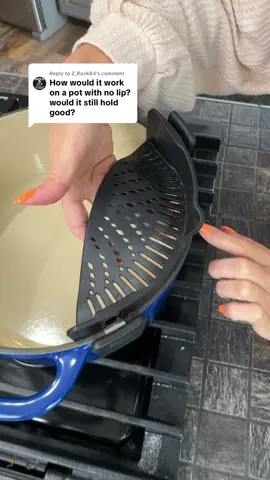 Replying to @Z_Rock84 yes the clips on the clip on colander are nice and strong so it works well for pots or bowls that don’t have a lip. 