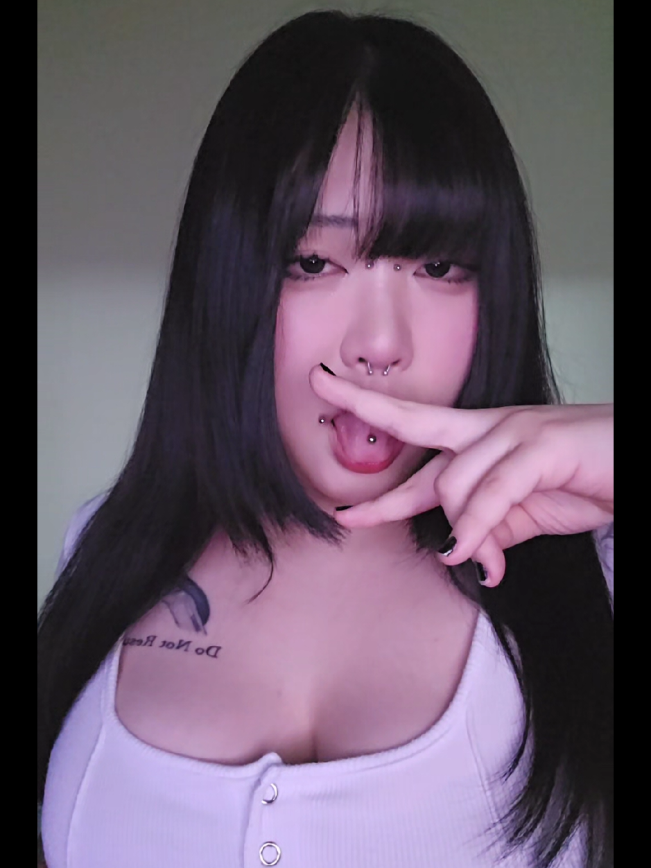 노래 진짜 너무 핫해서 혼미한데요 #책방오빠 #문학소녀 #tattoo #piercing  #bibi 