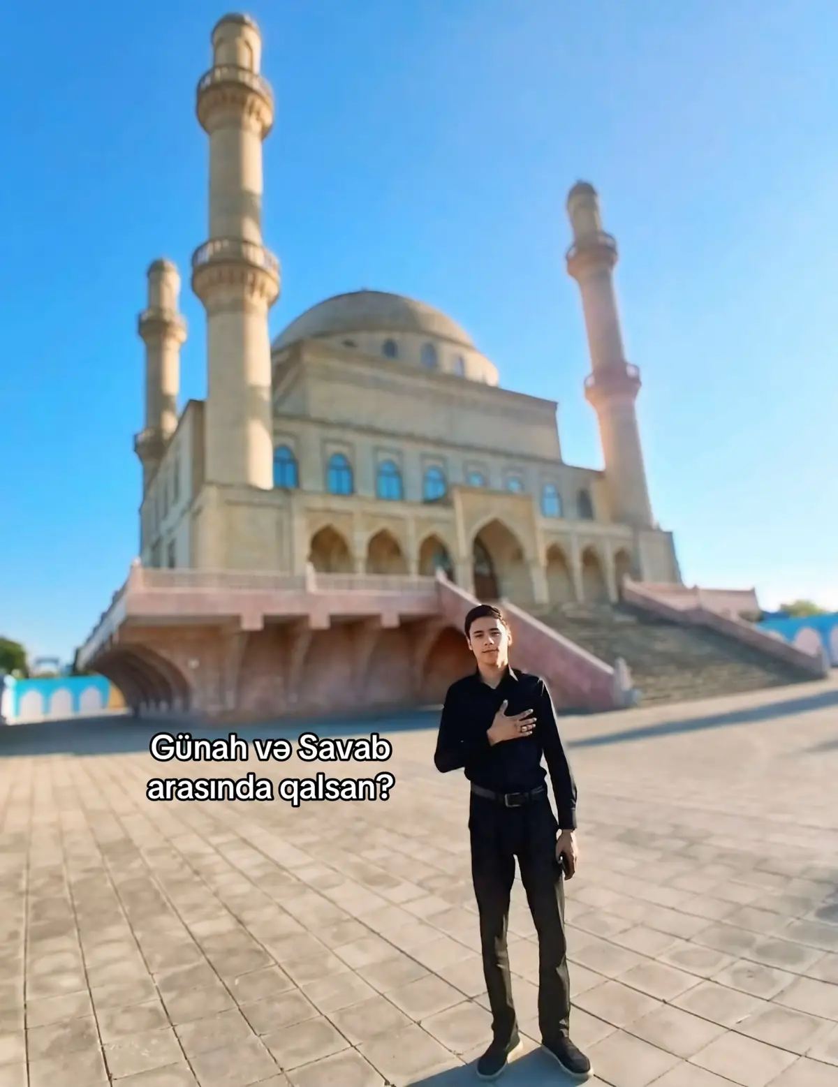 Həmişə günahla üzləşəndə İmam Zaman (ə.f) yadıma salıram.Özümlə mübarizə aparıram,əgər o günahı eləməsəm onda bilirəmki malımda,canımda bu yolda fəda edə bilərəm.Allah bizi ağamızın əsgərlərindən etsin.Onun əllərində Şəhadəti bizə nəsib etsin.🥹🤲