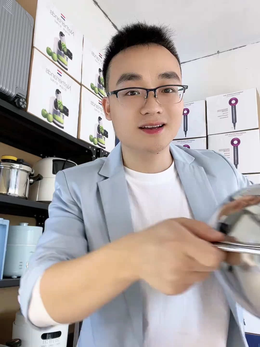 跟工厂订制的火锅鸳鸯锅终于到位了，加厚食品级不锈钢，还有运费险#鸳鸯锅 #火锅盆 #汤锅 #不锈钢汤锅 #不锈钢厨具