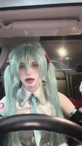 Driviingg in my caaaarrrrr  #hatsunemiku #hatsunemikucosplay #miku #cosplay #vocaloid 
