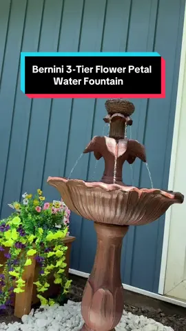 Parece de cuento ✨ Esta fuente de tres niveles con forma de flor le da un toque mágico a cualquier rincón — el sonido del agua corriendo es todo lo que necesitas para relajarte 🌸💧  #waterfountain #patiodecor #waterfountains #tiktokshopcreatorpicks #FallFreshness 
