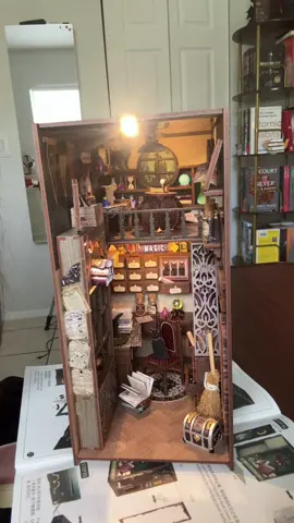 Termine la parte de electricidad del booknook y amo! 