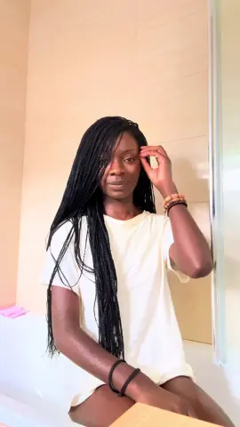 Oui je les lave, juste pas toutes les semaines 😬  #washday #microbraids #afrohairstyle 