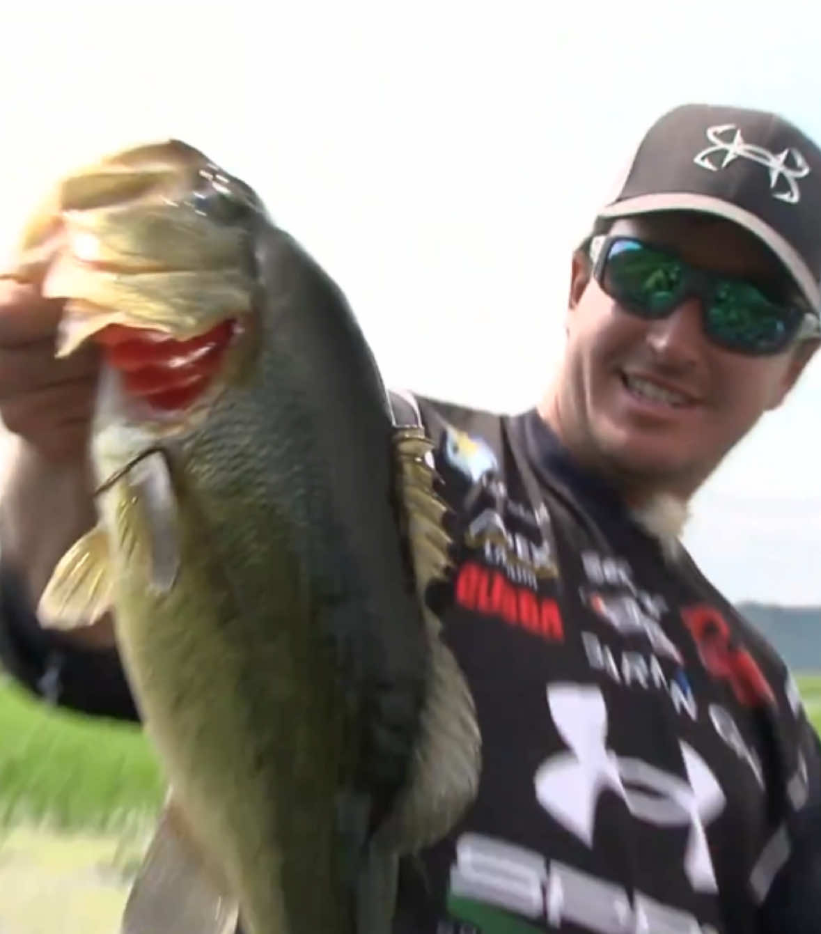 🚨PIG IN THE GRASS, I REPEAT, PIG IN THE GRASS🚨 Chris Johnston is pumped about making it to Semifinals all thanks to this little piggy, but maybe he should also consider the possibility of a 2nd AOY title? 🤔💭