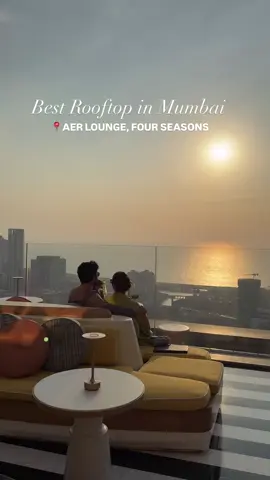 Golden hour at the @fsmumbai 🌇✨ With the city skyline in one direction and the Arabian Sea in the other, this spot claims the best sunset view in Mumbai—especially from the rooftop bar. When you book your stay with us, you’ll get VIP perks like: ✔️ Daily breakfast for two ✔️ Room upgrade (when available) ✔️ Early check-in / late check-out ✔️ $100 hotel credit to use at the bar! Sunset drinks never felt so well-earned. #pametravel #fourseasonsmumbai #luxurywithperks #mumbaihotels #viptravel 