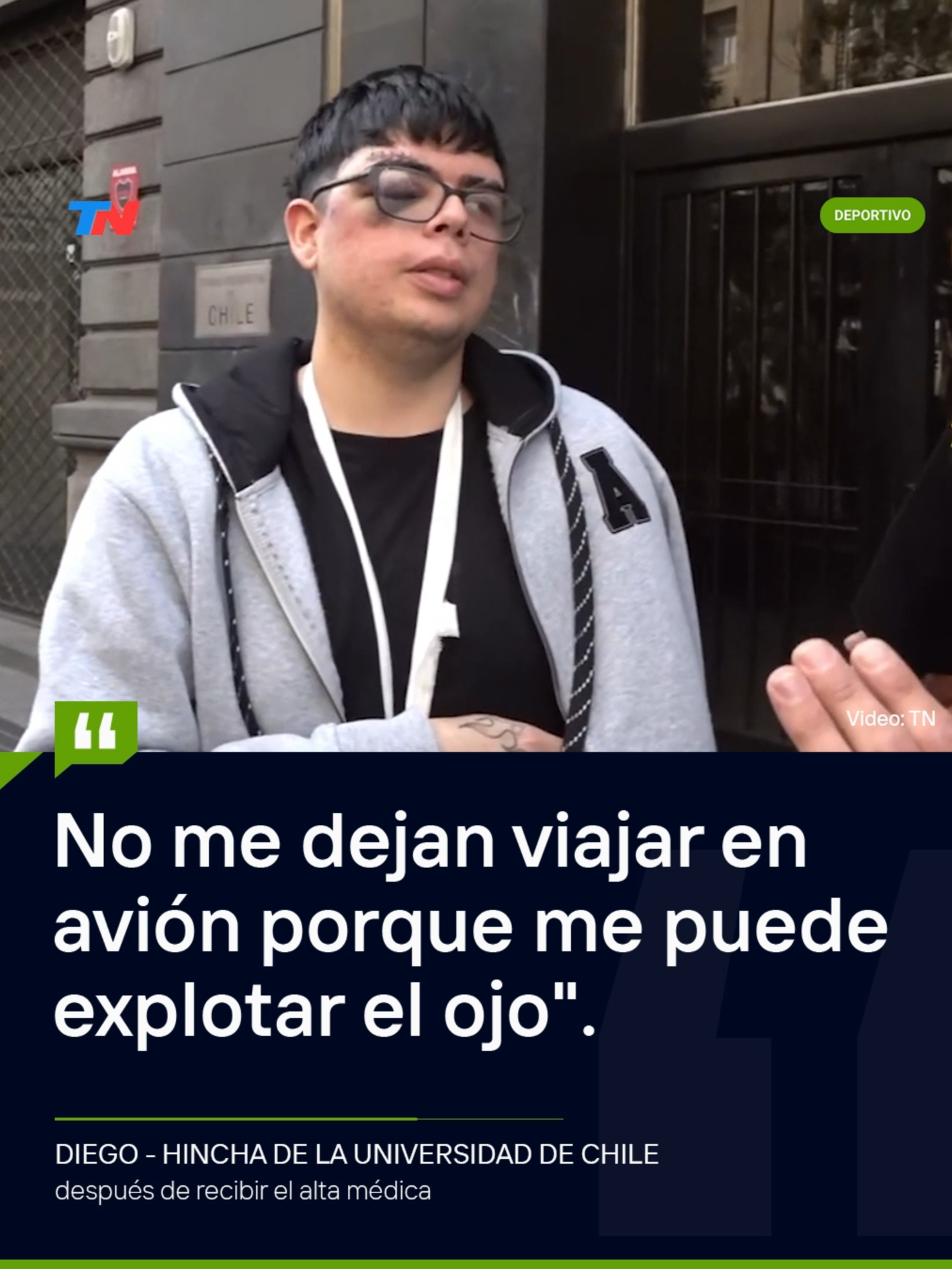Diego fue uno de los hinchas chilenos agredidos en Avellaneda. Aunque recibió el alta médica, aún no puede regresar a su país por la herida que tiene el ojo. “Me enteré que tenía una apuñalada recién en el hospital. Cada vez que pestañeaba, perdía la conciencia. Fue como una especie de teletransportación”, dijo.