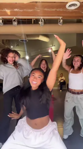 Front back right left😝❤️‍🔥 @giaroseofficial @Reese Herron @Anis 🪩 @ROCK SQUAD #fyp #dance #rocksquad 