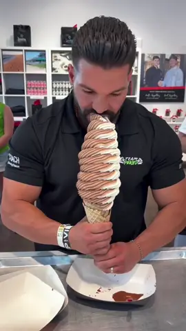 Giant ice cream challenge at Hampton Chocolate Factory 📍 615 Channelside Drive, Tampa, Florida #icecream #challengefood #bestfood #FoodTok #florida 