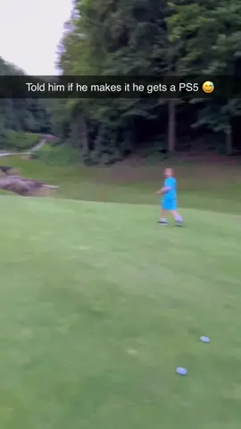Dad did not expect him to hit that 😂 (via lucureynolds7/IG) #golf #kick #futbol #trickshot 