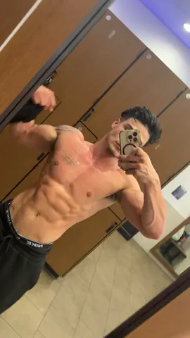 Tell me who you wanna be..#foryoupage #viraltiktok #viral #FitTok #GymTok 