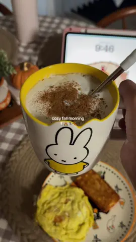 happy Friday! 🧸🕯️🍂 #morningroutine #cozytok #fallaesthetic #pinterestroom #falltok