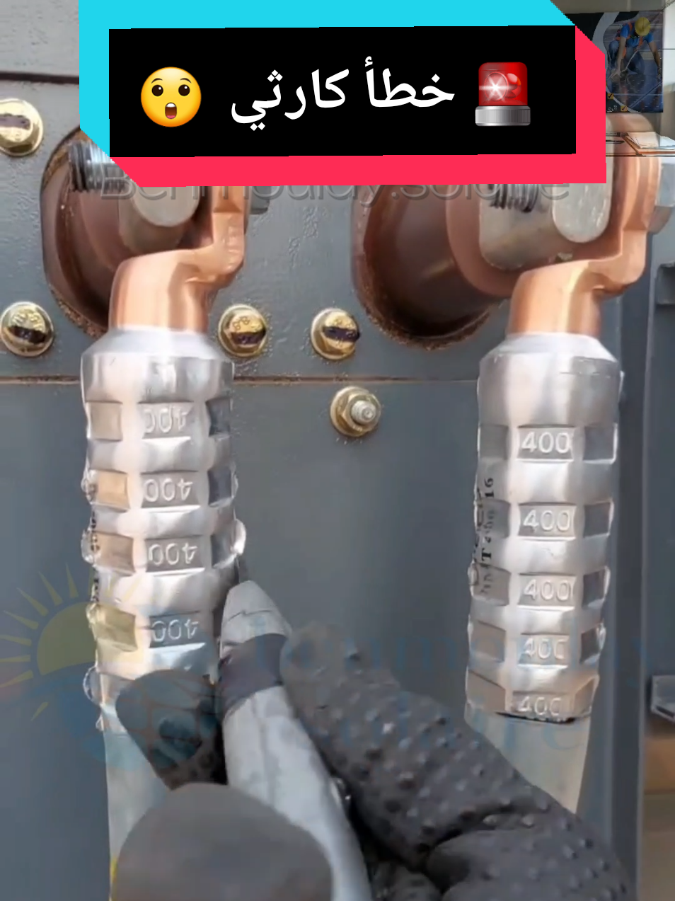 🔺 Cet électricien a commis une erreur qui pourrait avoir de graves conséquences ! ⚡ Les fils semblent mal connectés, ce qui peut provoquer : une surchauffe, un court-circuit, voire même un incendie. ❓ Selon vous, quelle est l’erreur exacte dans ce raccordement ? 👉 Avez-vous déjà rencontré ce type de situation dans vos chantiers ? 💬 Partagez vos avis et vos expériences dans les commentaires. 🎯 Notre objectif est simple : sensibiliser pour éviter les erreurs électriques dangereuses. Merci pour votre attention 🙏 et n’oubliez pas : la sécurité avant tout ! #electric #explore  #Sécurité  #DIY  #creatorsearchinsights 