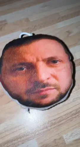 Якось нічого не сталось  Знімай відео з цим товаром та отримуй до 5000 грн за перегляди! А купити цей брелочок можна у нас на сайті в шапці профілю! #verto #брелок #зеленский 