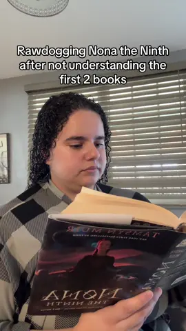 Literally do not ask me what this series is about idk I only locked in when Gideon appeared #BookTok #thelockedtombseries #gideontheninth #harrowtheninth #nonatheninth 