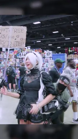 2B gets a sneak attack from Kakashi 🤭 #kakashi #kakashihatake #kakashicosplay #naruto #2b #nierautomata #cosplay #anime #otakon #otakon2025