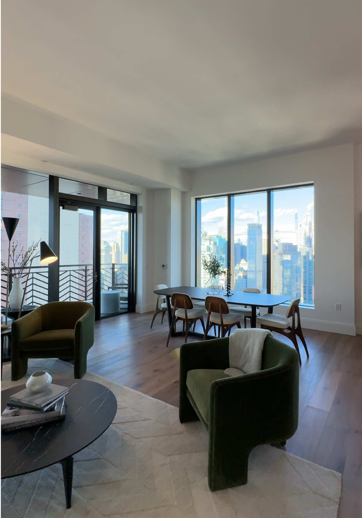 More from everyone’s favorite home! Email me if you’re interested in buying 😉 #nycrealestate #realestateagent #nychomes #manhattan 