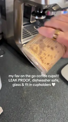 the best on the go cups! they’re 19 oz, the perfect size & I absolutely love that they are LEAK PROOF!!!  #coffeetime #coffeecups #glasscups #leakproof #coffeetiktok 