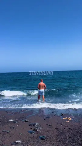 Partez en vacance avec vos copains, on a qu’une vieeee 🌊☀️ #voyage #tenerife #copains 