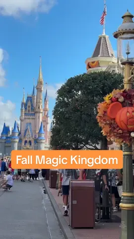 All of the fall decor and merch around Magic Kingdom! 🍂🎃 #magickingdom #disneyvlog #disneyday #fallvibes #falldecor 