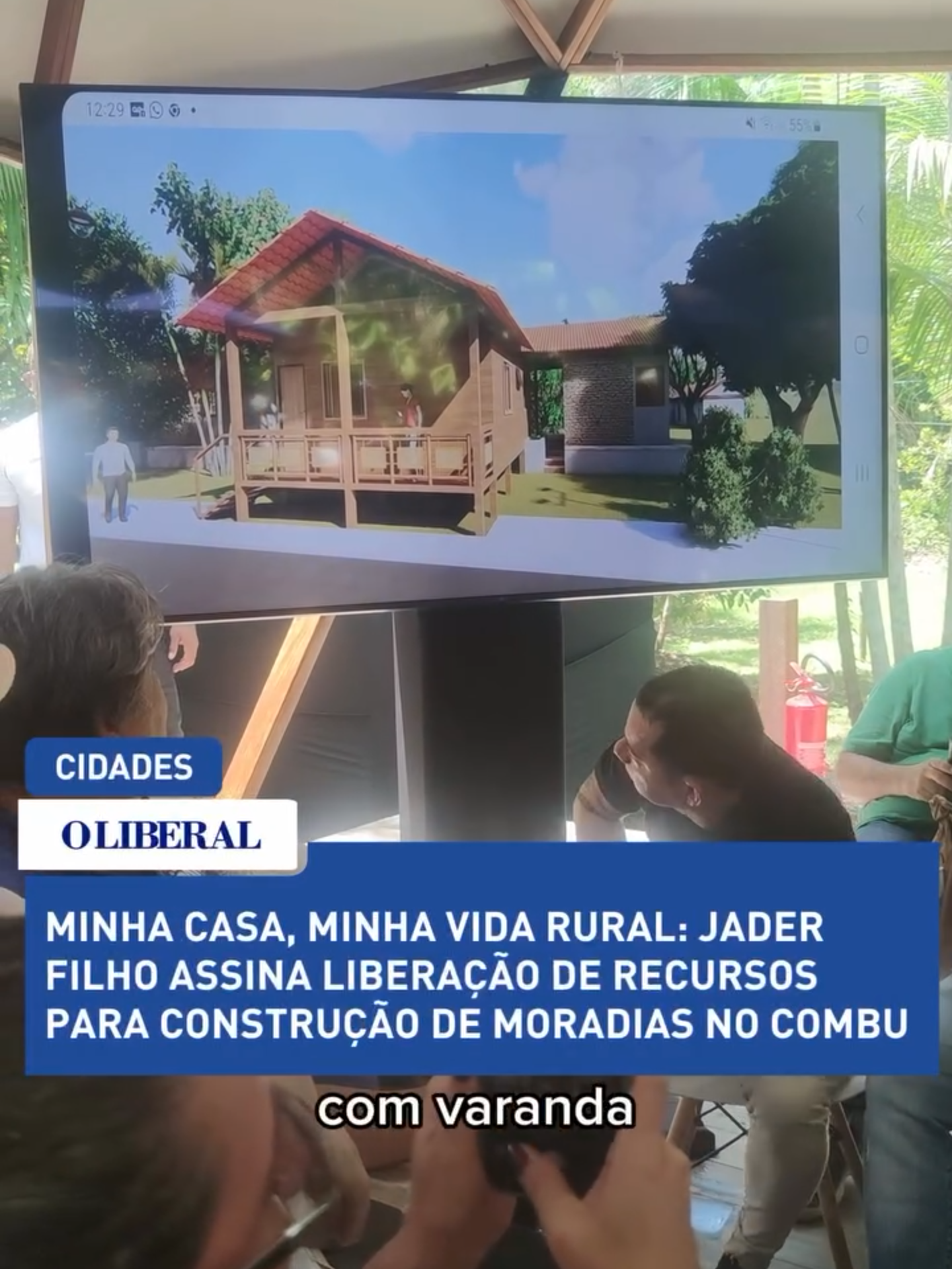 MINHA CASA, MINHA VIDA RURAL As obras do Programa Minha Casa, Minha Vida Rural, na Ilha do Combu, em Belém, devem começar em setembro, de acordo com o Ministério das Cidades. A iniciativa prevê a construção de 45 novas moradias e a assinatura da liberação dos recursos para construção foi assinada nesta sexta-feira (22) pelo do ministro das Cidades Jader Filho, durante cerimônia na Agência do Sebrae da ilha. Para a execução das construções, o Governo Federal investirá R$ 3,3 milhões. Além disso, a Companhia de Habitação do Pará (Cohab) participará com outros R$ 1,7 milhão, totalizando um investimento de R$ 5 milhões. Já a construção ficará sob responsabilidade da Associação Agroextrativista do Combú e da Central de Movimentos Populares (CMP). Na ilha, também serão realizados projetos de abastecimento de água de água, com um investimento previsto de R$ 22,4 milhões. Saiba mais em oliberal.com ✍Gabriel Pires e Jéssica Nascimento / O Liberal 📸Jéssica Nascimento / Especial para O Liberal