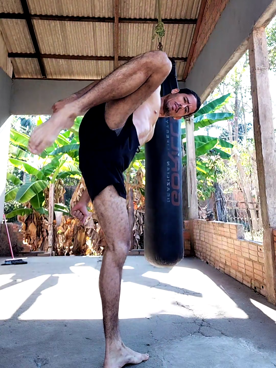 Respondendo a @isa.fallante terror dos baile ....muito obrigado Isa.fallante por ter seguido 🙏🥋🕺#artesmarciais #mclivinho #funk 