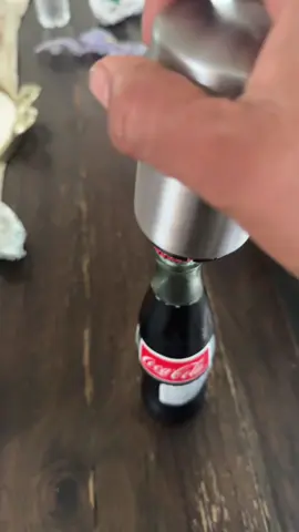Es viernes y te mereces lo mejor y con este destapador todo sera mas facil de abrir…. #destapador #bottleopener 