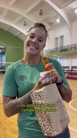 Ebaaa, presentinho! 🥰🥰 As #GuerreirasDoVôlei receberam kits especiais e cheios de carinho da Biofios, nossa parceira! Obrigado, Biofios! 🤝🏼❤️💚 #Fluminense #TikTokEsportes 