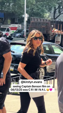 this will forever be the greatest day of my life 🤩 @Wolf Entertainment  #captainoliviabenson #oliviabenson #mariskahargitay #lawandordersvu #svu27 