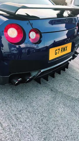 Something about these GTR flames 🔥 always gets the crowd going #nissanshowup #nissangtr #flames#japs#bradford  