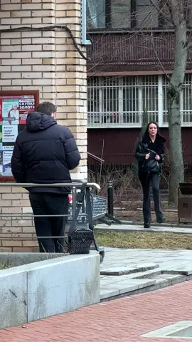 Он отдал приказ и ушёл __________ в моей телеге ещё видевсы