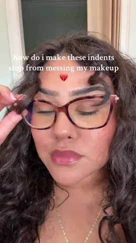 i already tried putting powered on the side of my nose pls help #glasses #makeup 