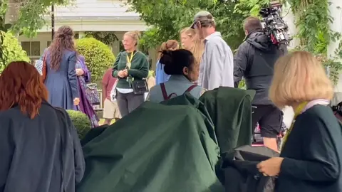 And just like that I found myself on set, watching Sandra Bullock and Diane Wiest filming practical Magic 2. Afterwards I went home and watched the first film again. What a day! #practicalmagic2 #sandrabullock #dianeweist #practicalmagic #witches 