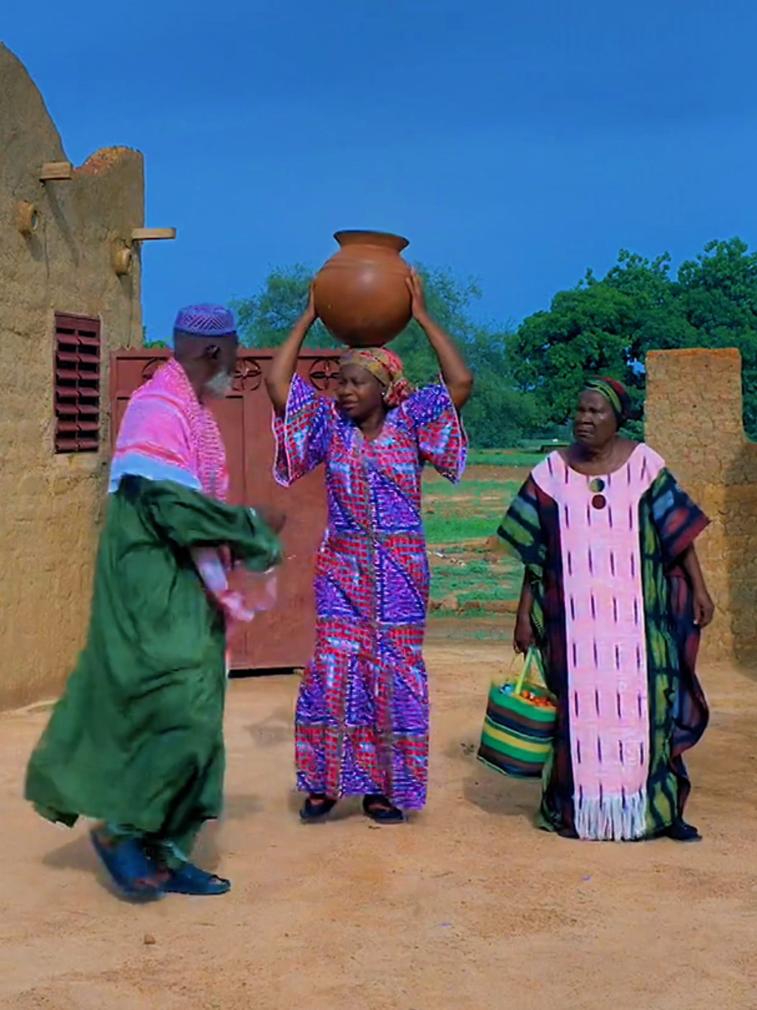 Les nouvelles femmes de Ladji 😂 #pourtoi #foryou #pourtoipage #fyp #fypviral #filmtok #série #funnytok #rire #percersurtiktok #bienvenueakikideni #tiktokfrance🇨🇵 #tiktokburkinafaso🇧🇫🇧🇫🇧🇫🇧🇫 #italie #belgium