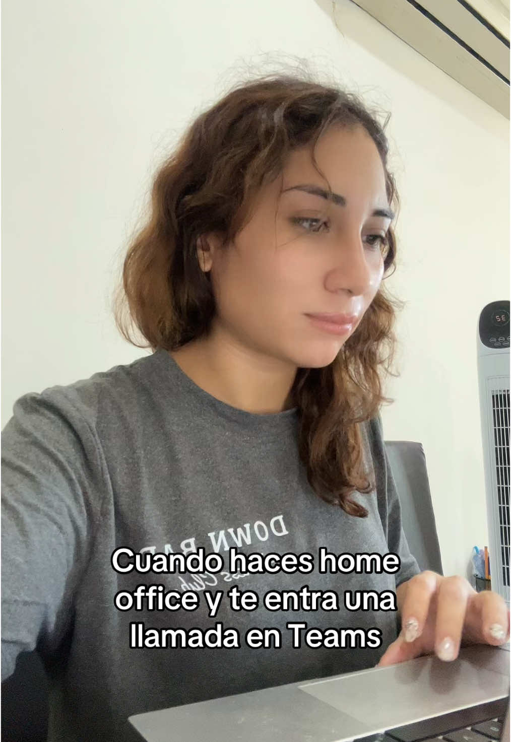 Mientras más alta esté la música más me concentro  . . #fyp #foryou #oficina #meme #homeoffice #theoffice #work #remotework #reggaeton 