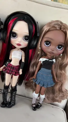 My commission orders are open🖤I take my orders through instagram my username is blythemona6 thank you so much for watching my videos!!!#customdolls #blythedolllookalike #blythedoll #blythecustom #tanskinblythedoll 