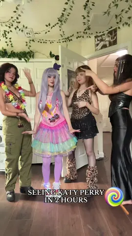 Get it… Because my name is moon…  ##KatyPerry##LifetimeTour##KatyPerryConcert##Teenagedream##CaliforniaGurls @ilovetaylor @teas.gone @🫧Casey🎸🫧 
