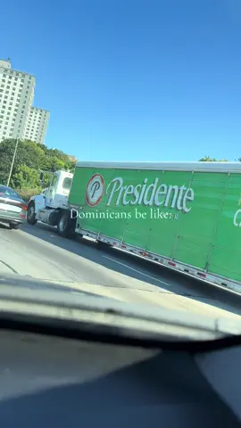 🤣🤏🏼 #dominicansbelike #presidentebeer 