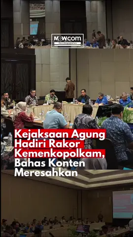 Kejaksaan Agung Hadiri Rakor Kemenkopolkam, Bahas Konten Meresahkan Kementerian Koordinator Bidang Politik dan Keamanan (Kemenko Polkam) menggelar Rapat Koordinasi (Rakor) membahas sinkronisasi pengaturan moderasi konten kategori konten yang meresahkan masyarakat dan mengganggu ketertiban umum, Jumat (22/8/2025). Kehadiran institusi Kejaksaan Agung mewakili Jaksa Agung Muda Intelijen (JAM-Intel) Prof. Dr. Reda Manthovani, SH, LLM., ini menegaskan pentingnya peran intelijen penegakan hukum dalam pengawasan konten digital yang berpotensi meresahkan publik. #kontenmeresahkan #kejagung #kemenkopolkam #viral #fyp
