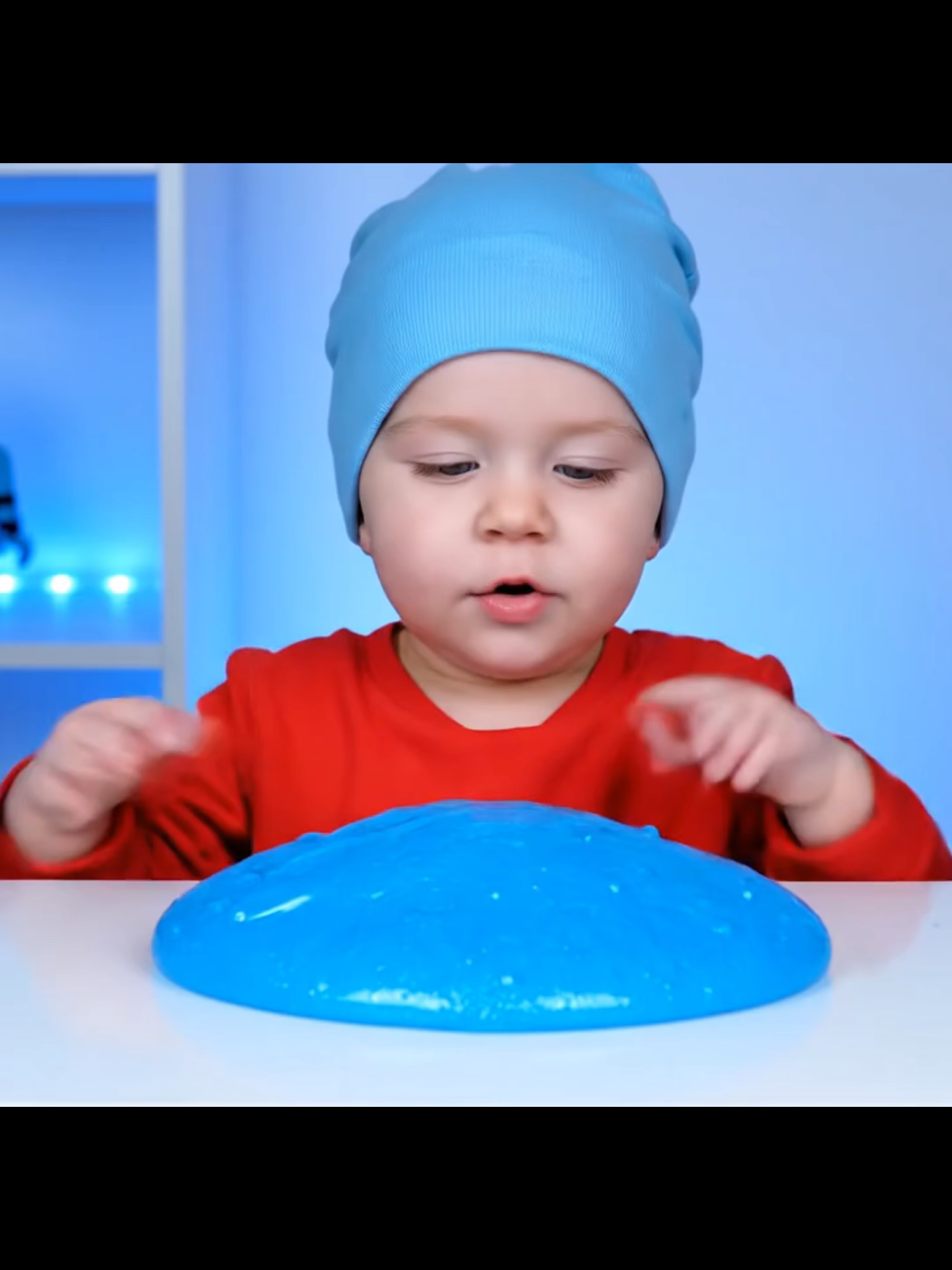 Olha como cada slime brilha! #ASMR #BebêFofo #SlimeBrilhante #SlimeNeon #SlimeLava #SlimeArcoÍris #SlimeCristal #Relax #ASMRBrasil #VídeoFofo #Bebeia #iabebe#veo3 #fyppppppppppppppppppppppp #BrincandoComSlime #bebefalando #viral #asmrbebe
