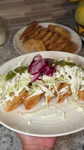 Who else loves tacos dorados? #fypage #tacos #tacosdorados 