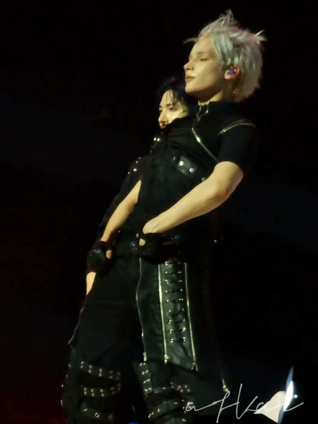 upside down kiss #hueningkai fancam in this leon kennedy outfit #txt #kpopfypシ #tomorrow_x_together #휴닝카이 #ヒュニンカイ #leonkennedycosplay #hyuka #hueningkaitxt #act_tomorrow #kpoper #kpopidol @TOMORROW X TOGETHER 